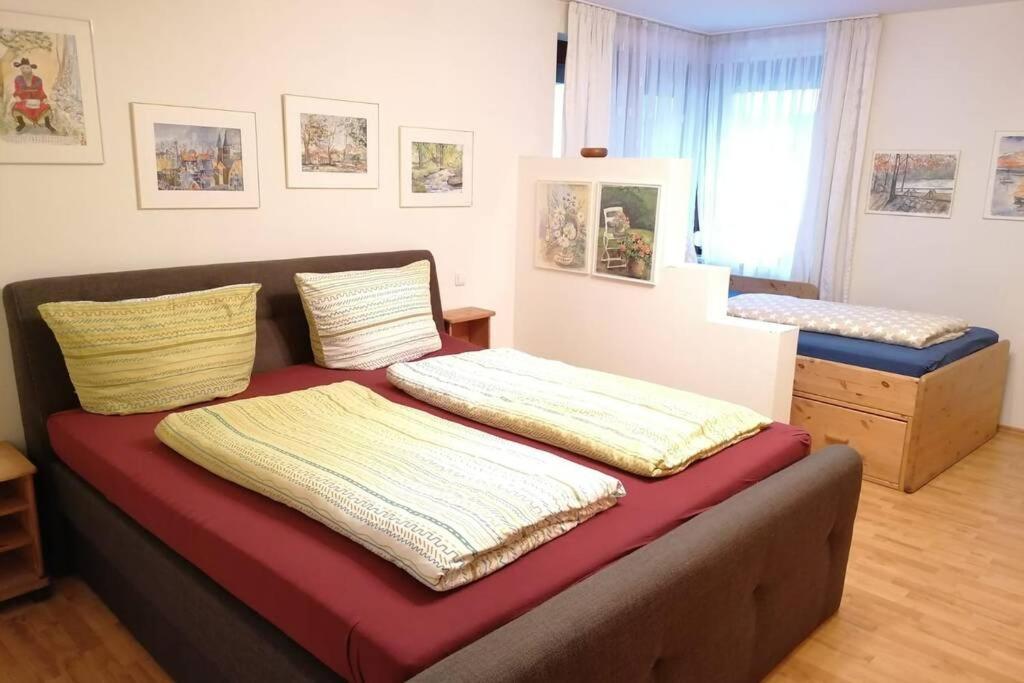 Neu Bayreuth: Spacious Central Apartment with Climate Control and Balconies Exterior photo