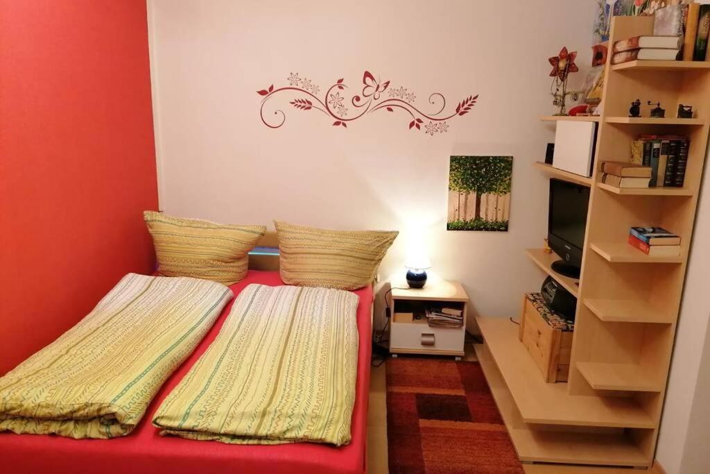Neu Bayreuth: Spacious Central Apartment with Climate Control and Balconies Exterior photo
