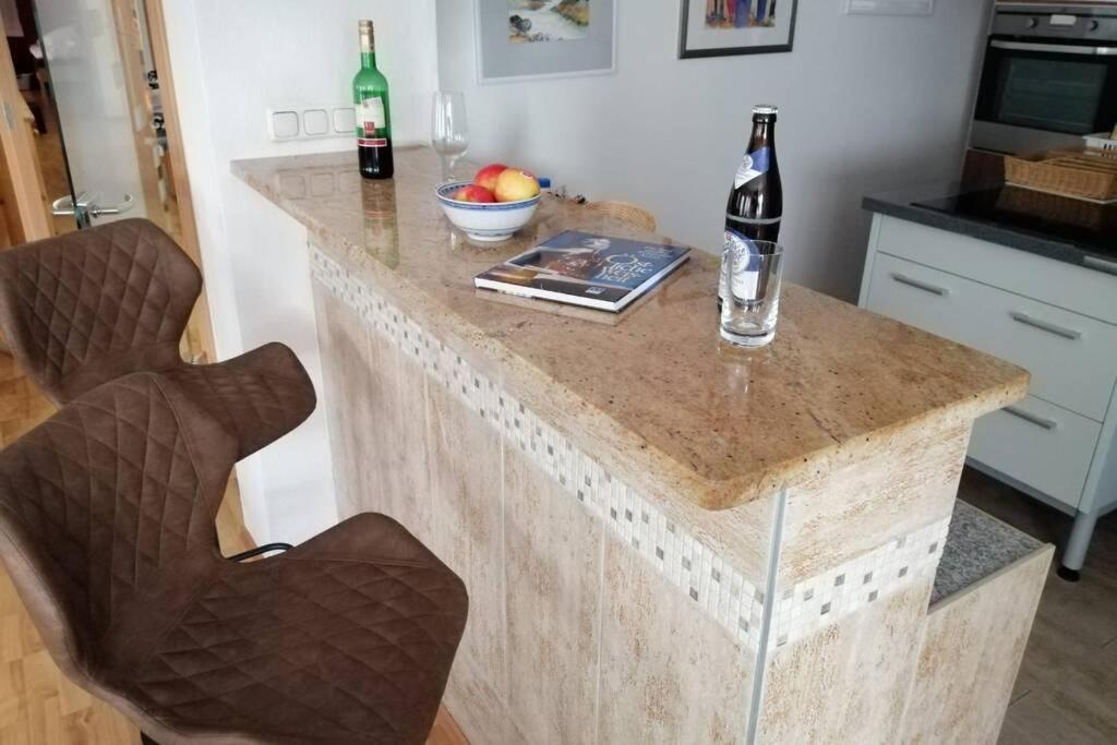 Neu Bayreuth: Spacious Central Apartment with Climate Control and Balconies Exterior photo